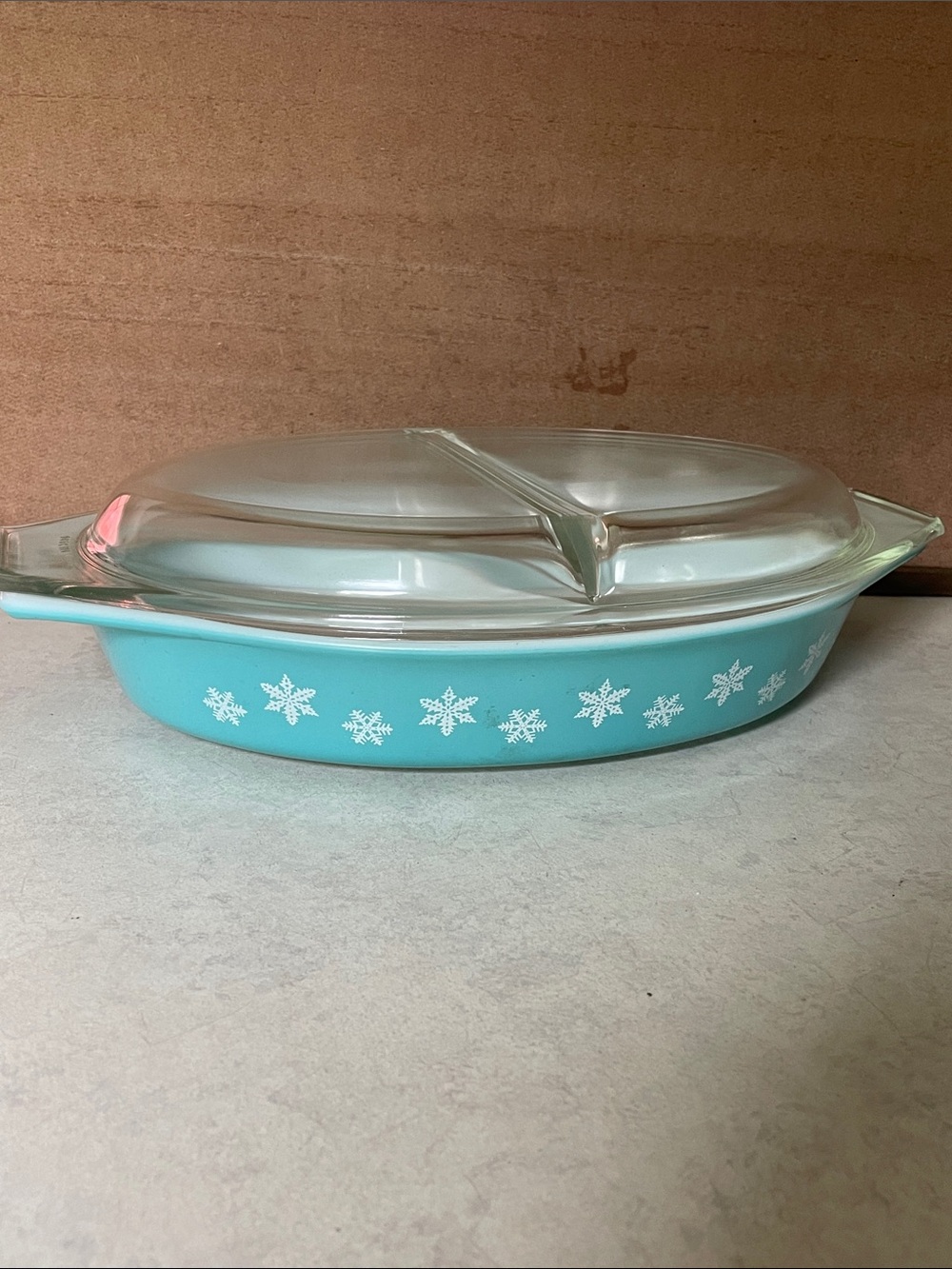 Pyrex Turquoise Snowflake Divided Casserole with Clear Lid